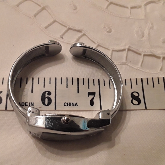 GENEVA LADIES BEAUTIFUL CRYSTAL QUARTS CUFF WATCH - Picture 7 of 13